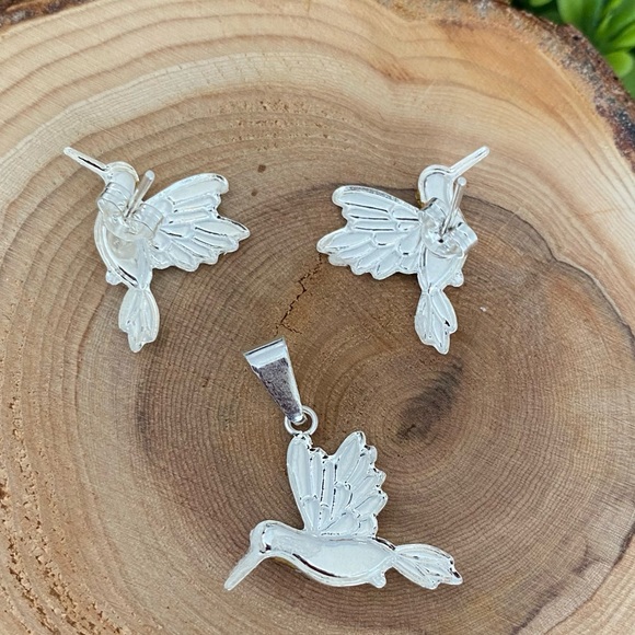 🌟Mega Sale🌟 Silver925 hummingbird necklace and earrings set. Includes chain - Picture 5 of 7